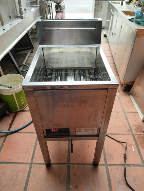 thanh lý bếp chiên công nghiệp