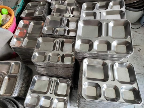 thanh lý khay cơm công nghiêp