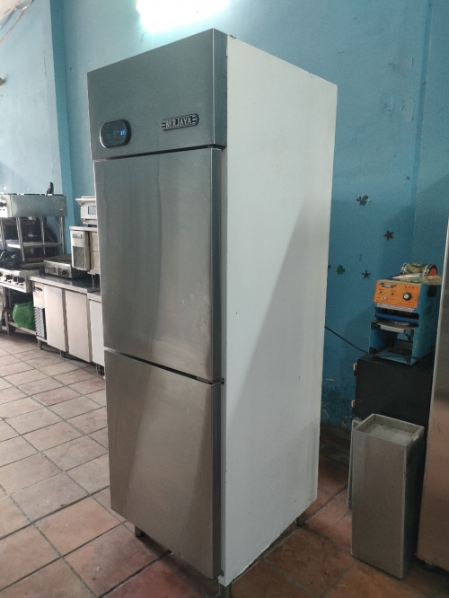 thanh lý tủ mát inox đứng